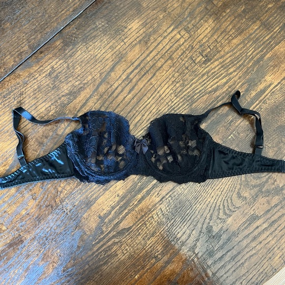 Vintage Victoria's Secret Lingerie Lace Bras - Picture 4 of 13